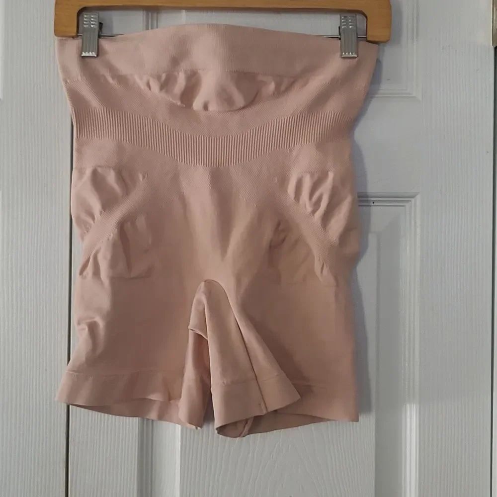 MAGISCULPT medium control high waist thigh shaper.  Style HPO30  Sz 16/18 NWOT